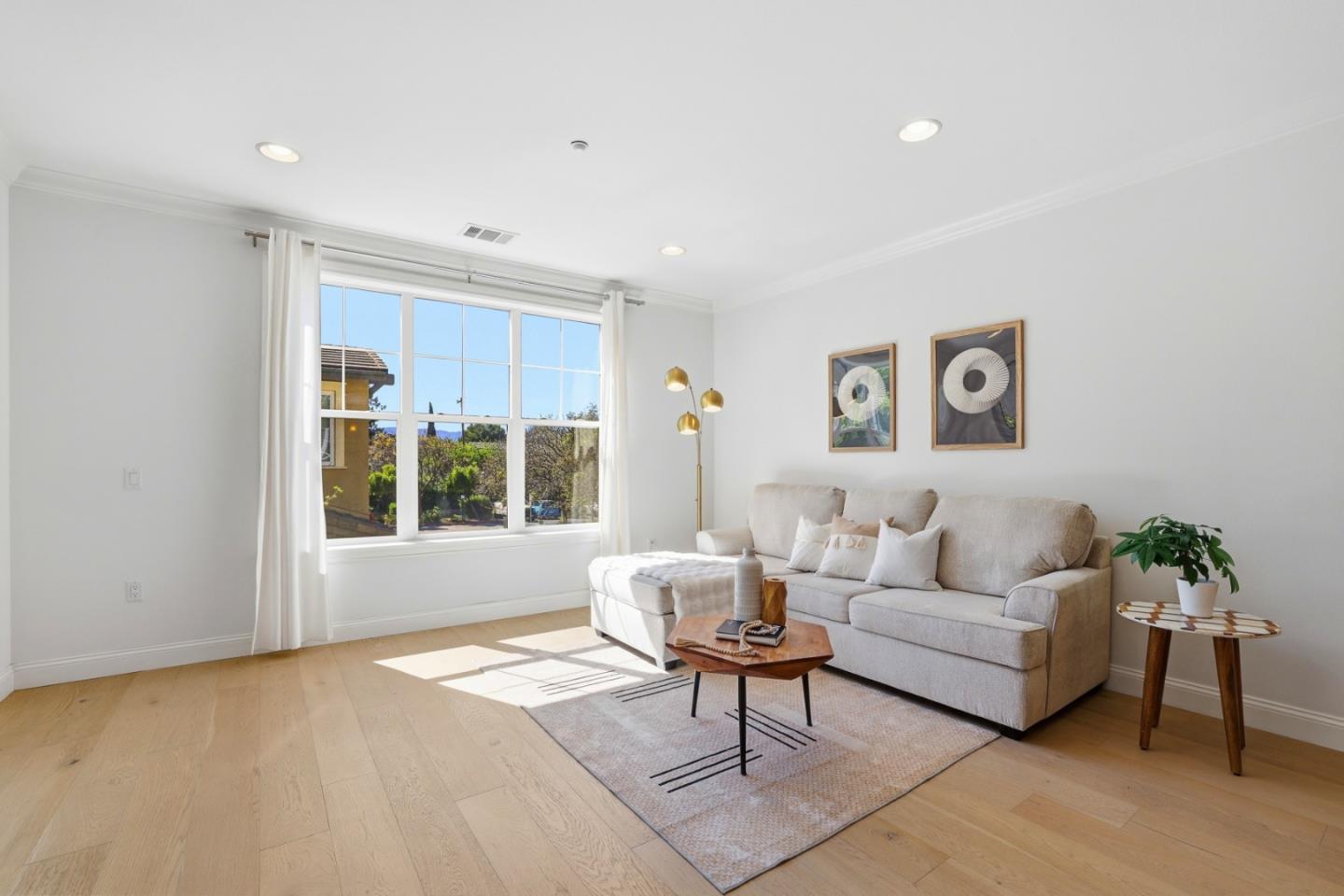 Front Image Thumbnail for ML82040091