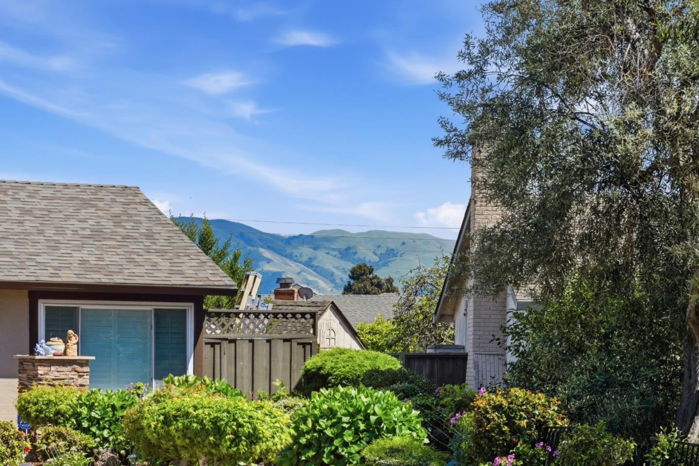 Detail Gallery Image 5 of 34 For 5827 Bellflower Dr, Newark,  CA 94560 - 3 Beds | 2 Baths