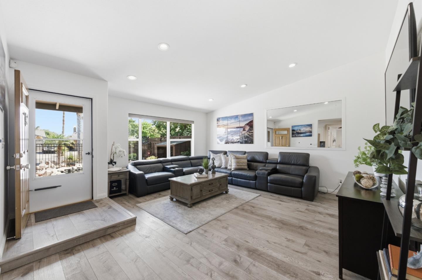 Detail Gallery Image 9 of 34 For 5827 Bellflower Dr, Newark,  CA 94560 - 3 Beds | 2 Baths