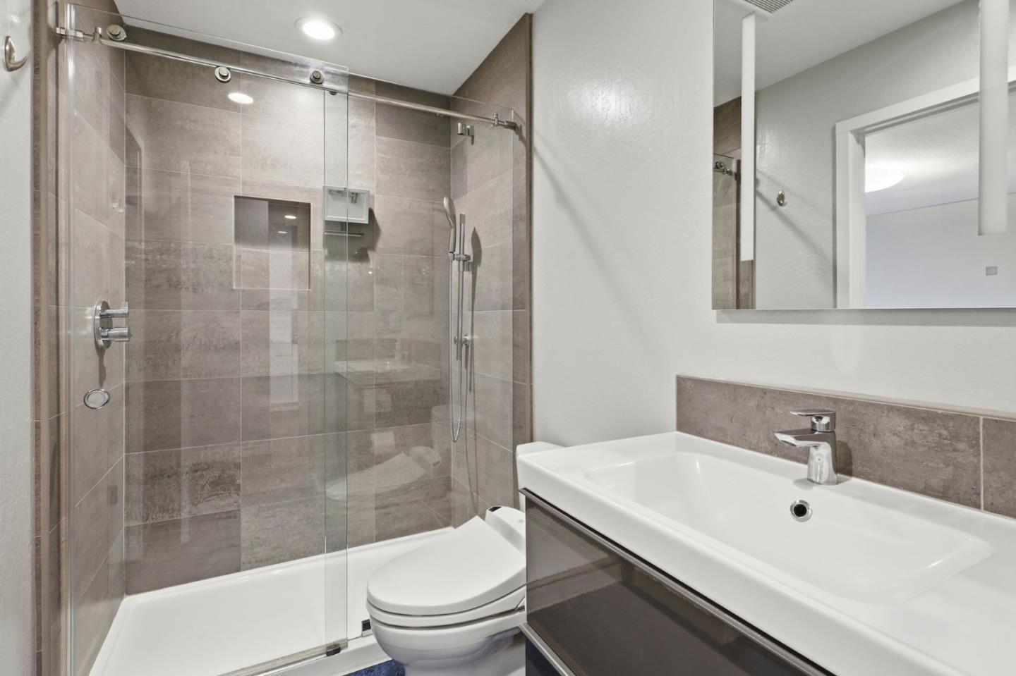 Detail Gallery Image 16 of 26 For 152 Castillion Ter, Santa Cruz,  CA 95060 - 2 Beds | 1 Baths