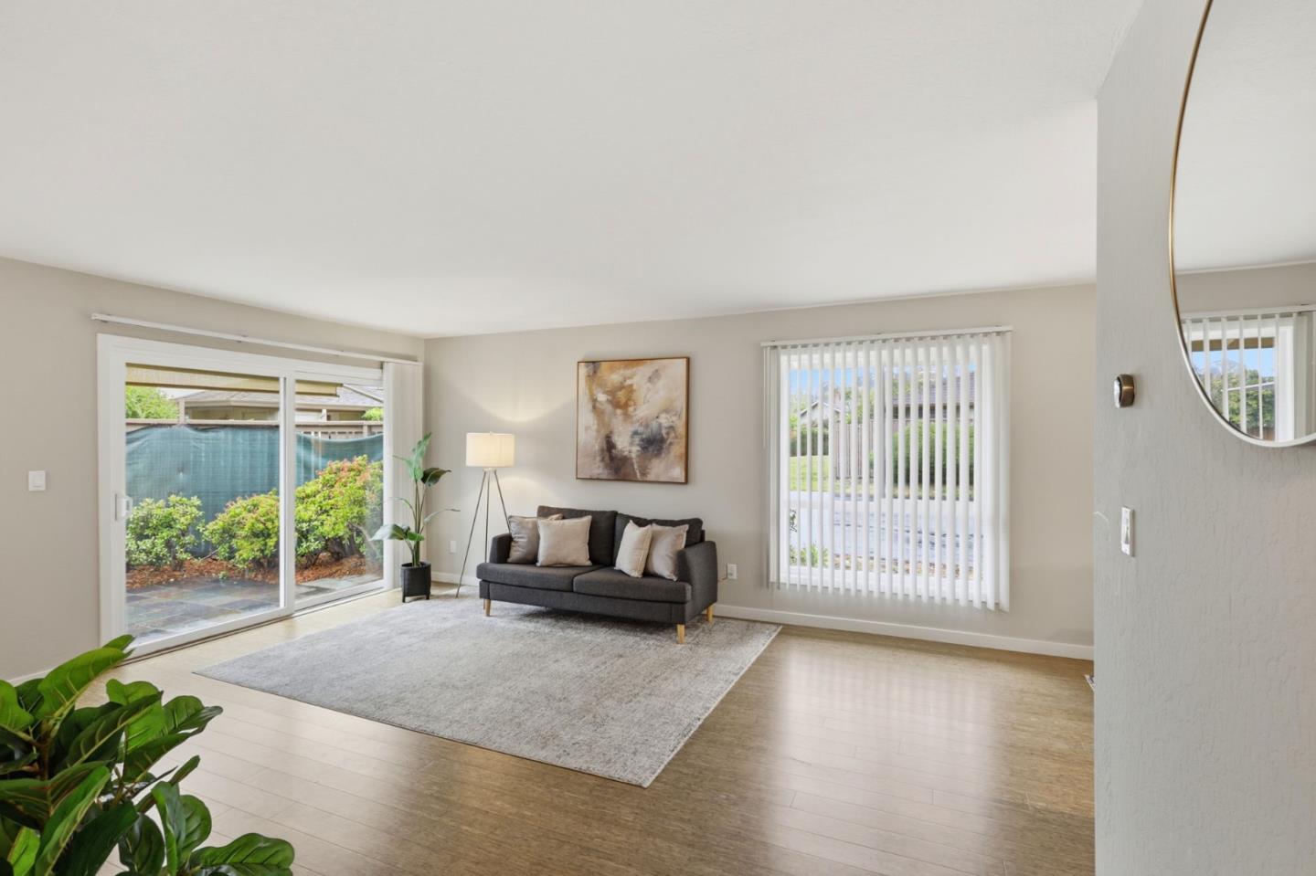 Detail Gallery Image 5 of 26 For 152 Castillion Ter, Santa Cruz,  CA 95060 - 2 Beds | 1 Baths