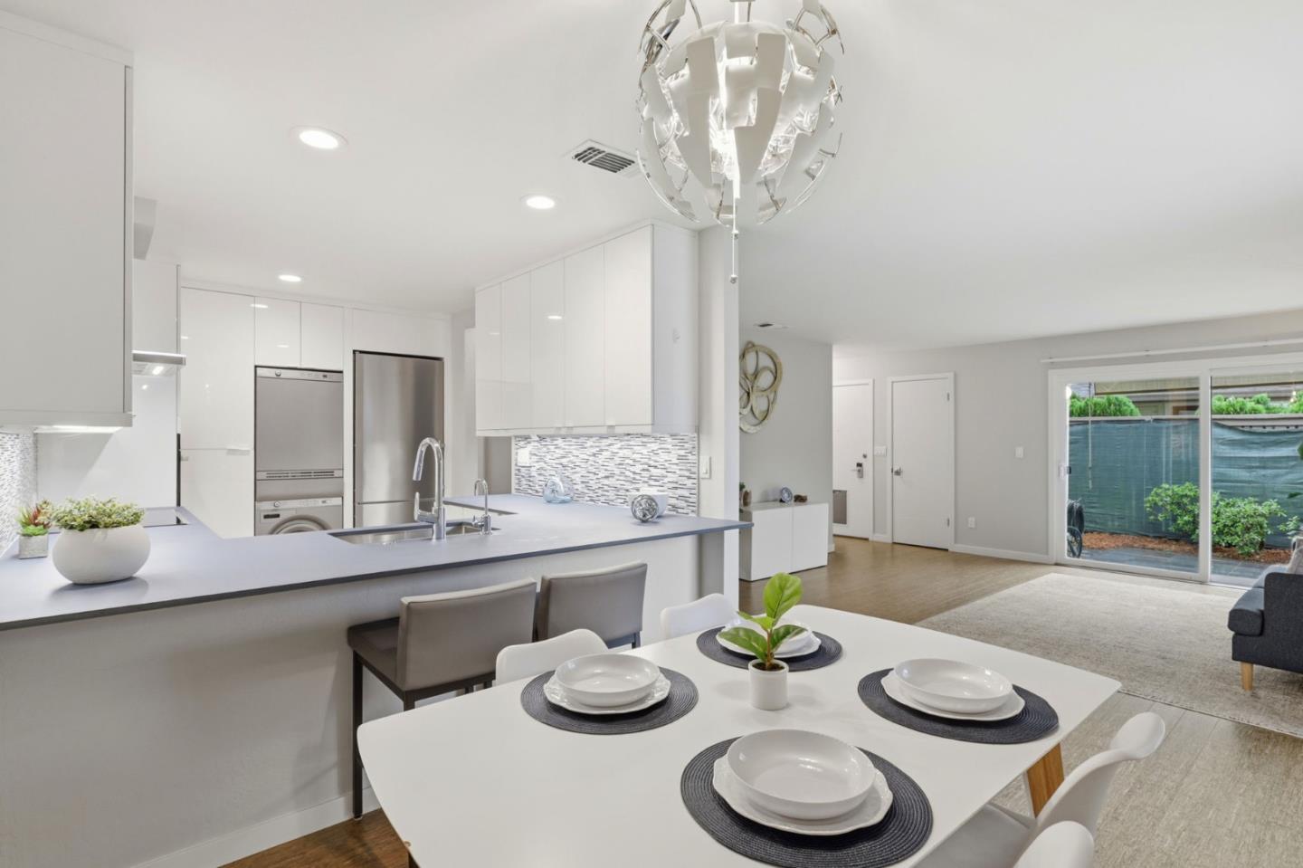 Detail Gallery Image 7 of 26 For 152 Castillion Ter, Santa Cruz,  CA 95060 - 2 Beds | 1 Baths