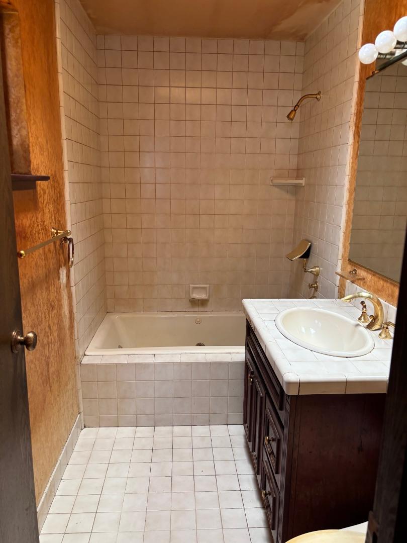 Detail Gallery Image 8 of 8 For 236 Eureka Ct, Sunnyvale,  CA 94085 - 3 Beds | 2 Baths