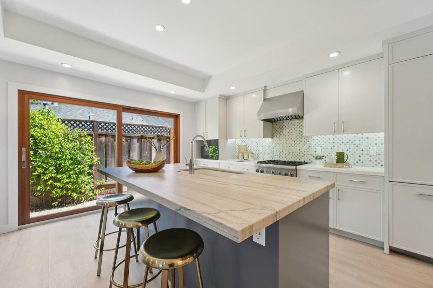 Detail Gallery Image 13 of 38 For 314 Outer Cir, Redwood City,  CA 94062 - 4 Beds | 3 Baths