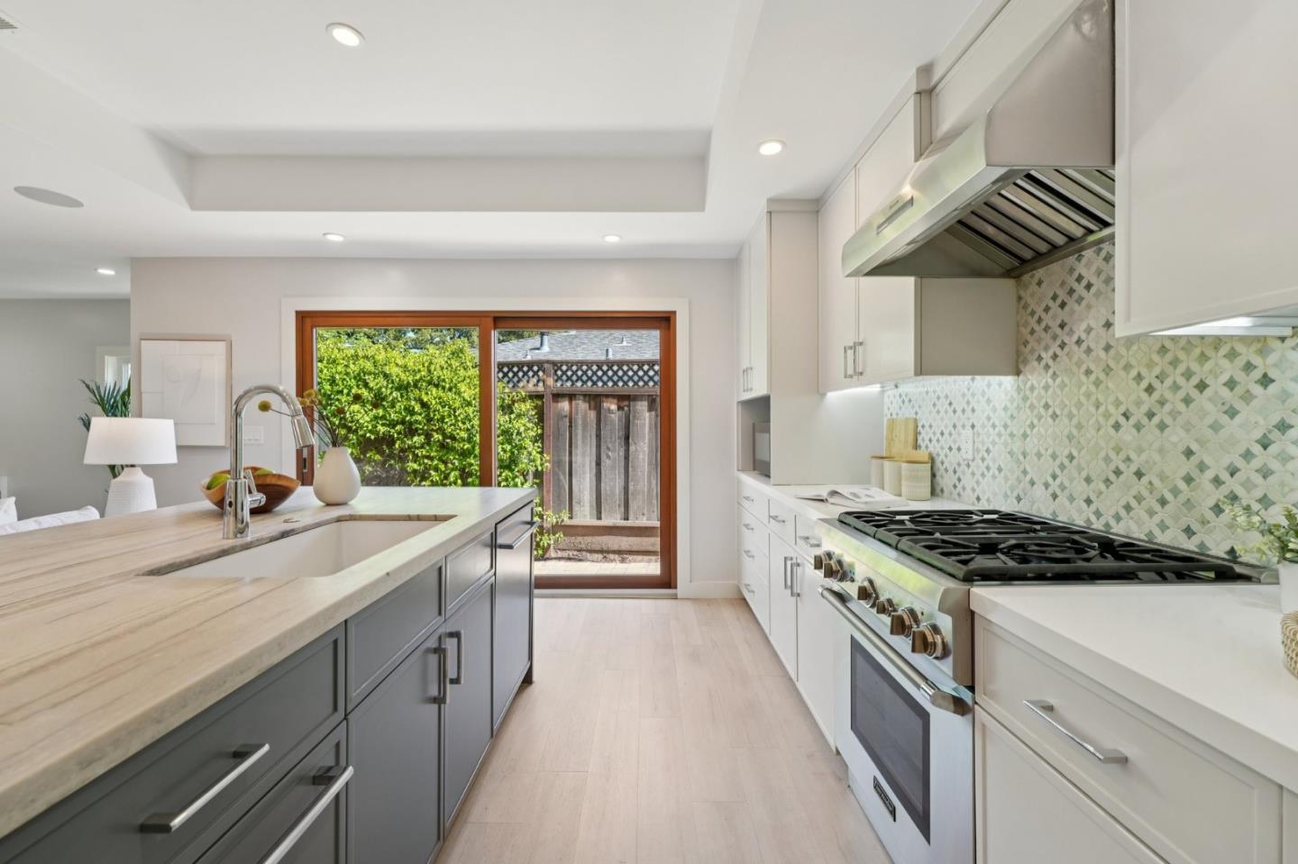 Detail Gallery Image 14 of 38 For 314 Outer Cir, Redwood City,  CA 94062 - 4 Beds | 3 Baths