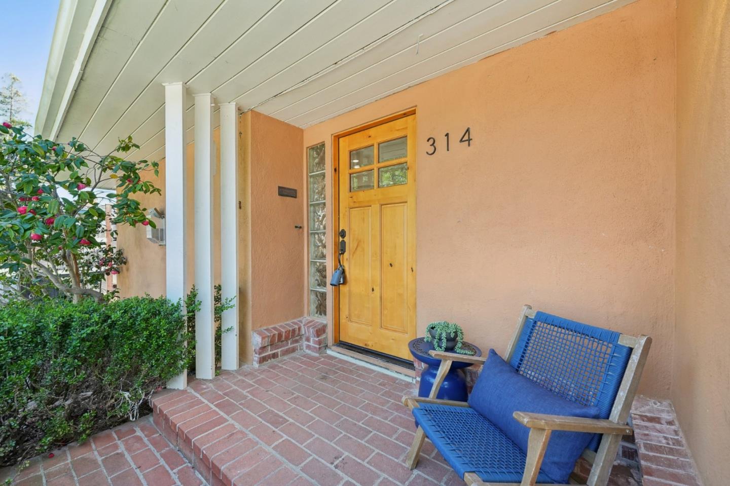 Detail Gallery Image 2 of 38 For 314 Outer Cir, Redwood City,  CA 94062 - 4 Beds | 3 Baths