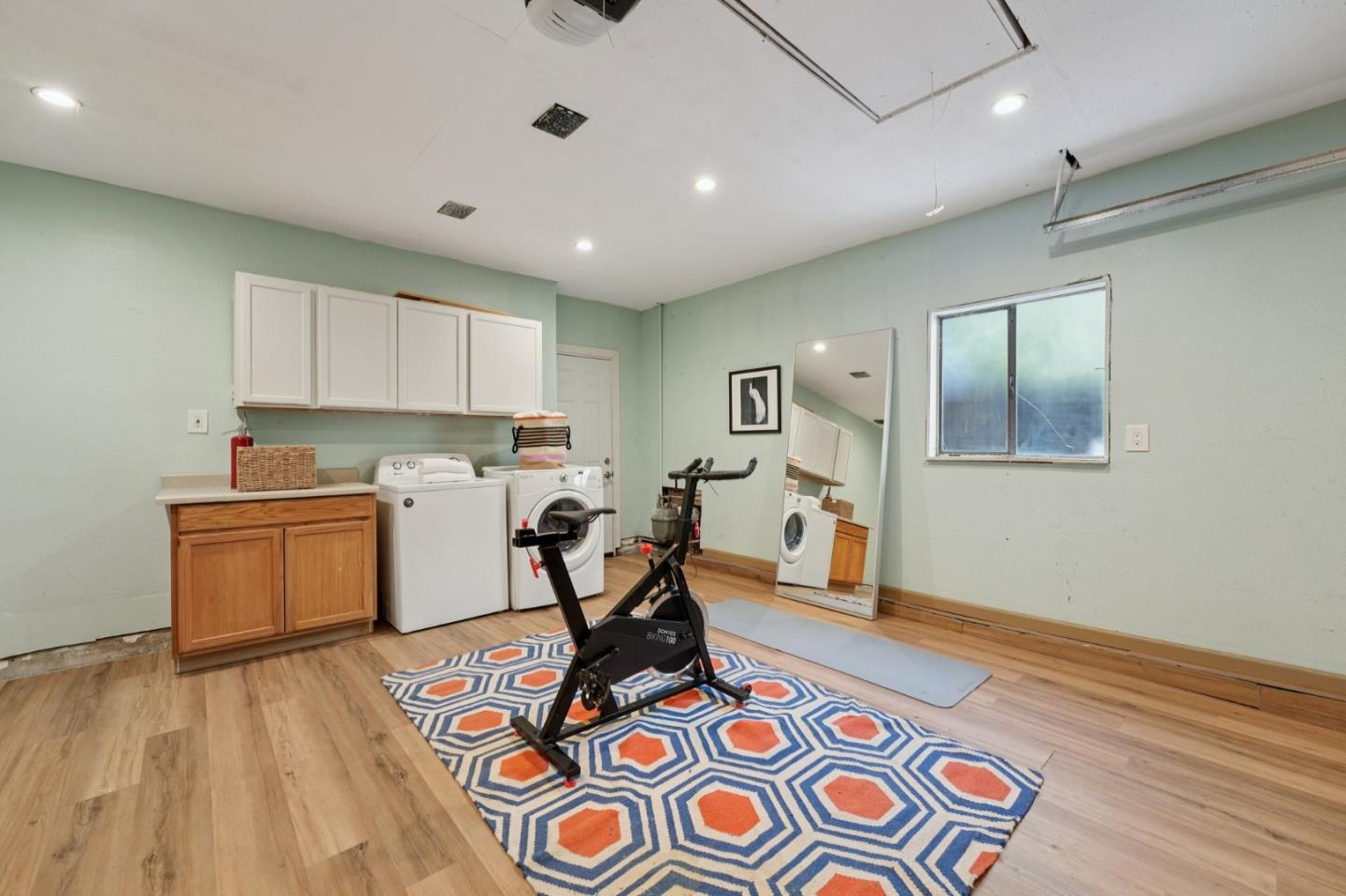 Detail Gallery Image 25 of 38 For 314 Outer Cir, Redwood City,  CA 94062 - 4 Beds | 3 Baths