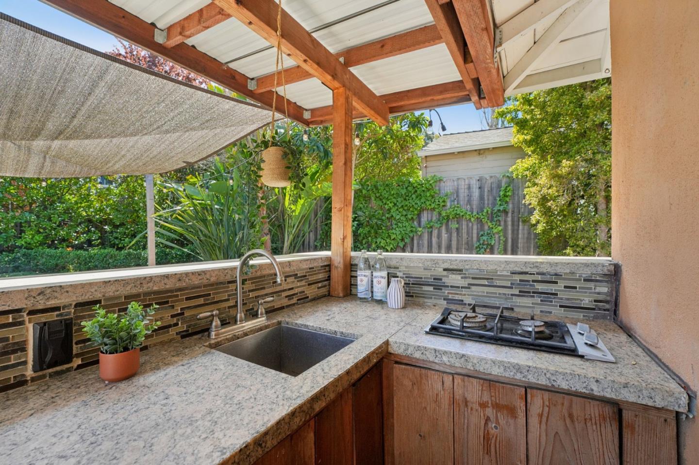 Detail Gallery Image 27 of 38 For 314 Outer Cir, Redwood City,  CA 94062 - 4 Beds | 3 Baths