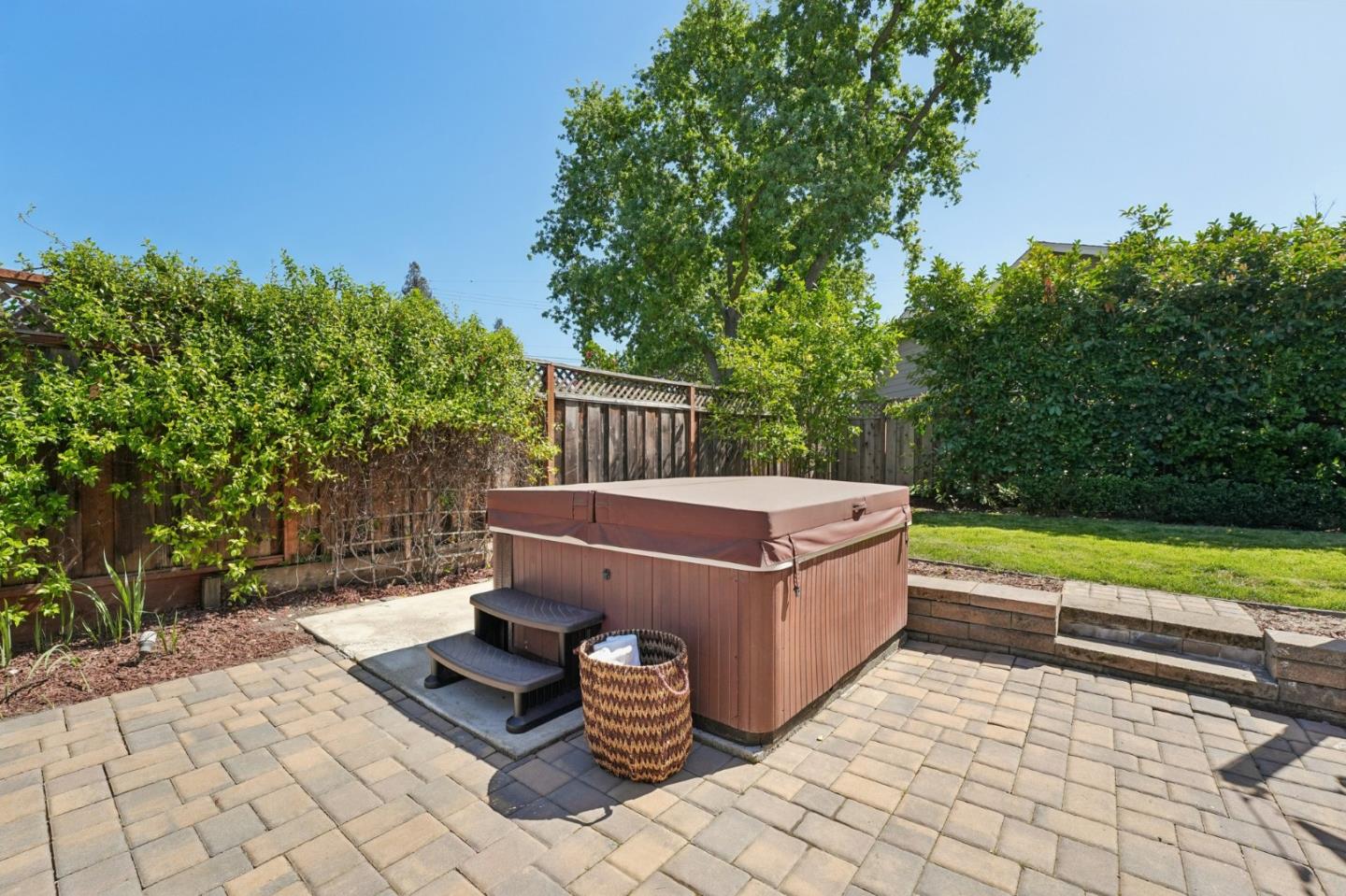 Detail Gallery Image 31 of 38 For 314 Outer Cir, Redwood City,  CA 94062 - 4 Beds | 3 Baths