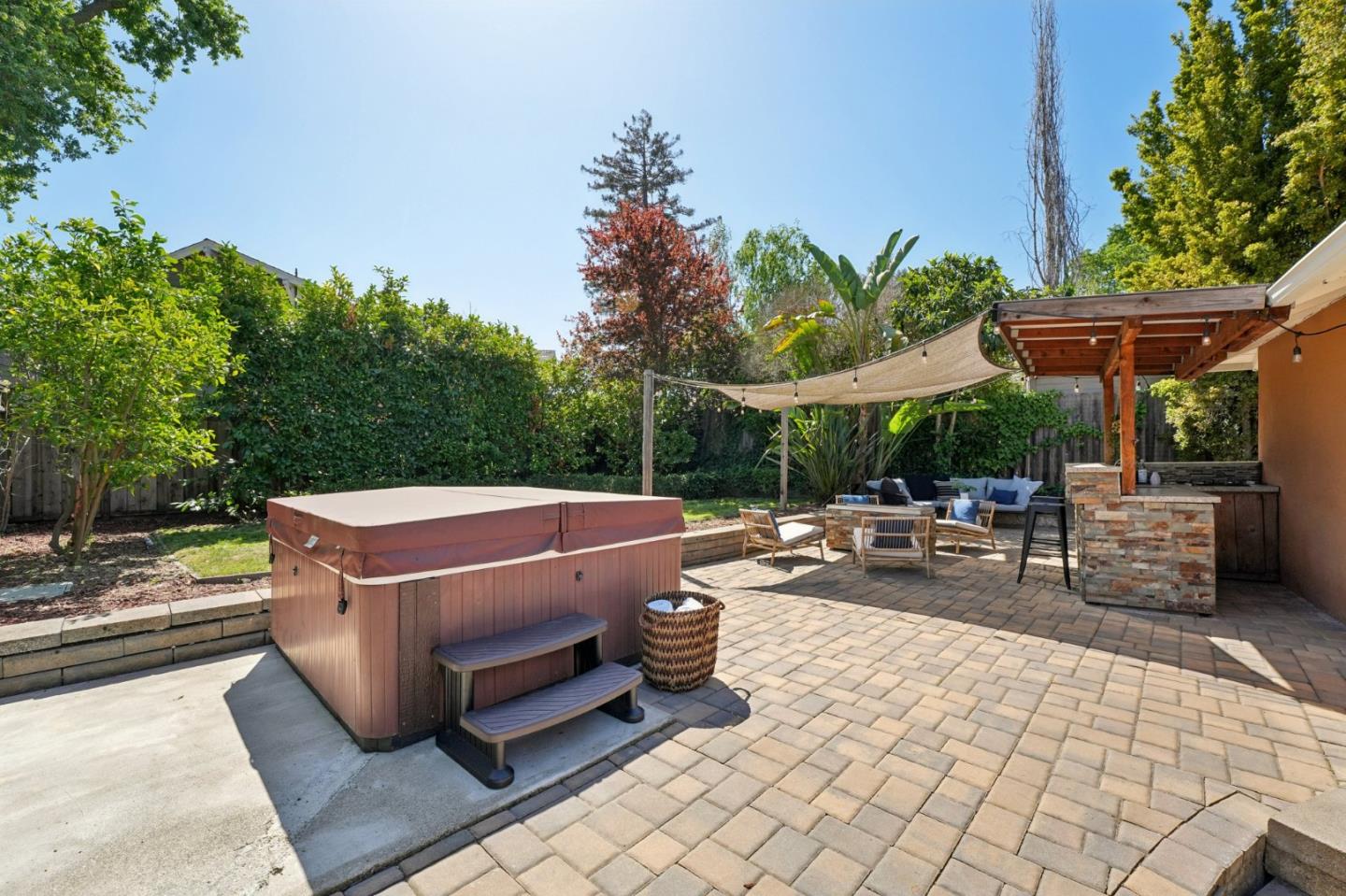 Detail Gallery Image 34 of 38 For 314 Outer Cir, Redwood City,  CA 94062 - 4 Beds | 3 Baths