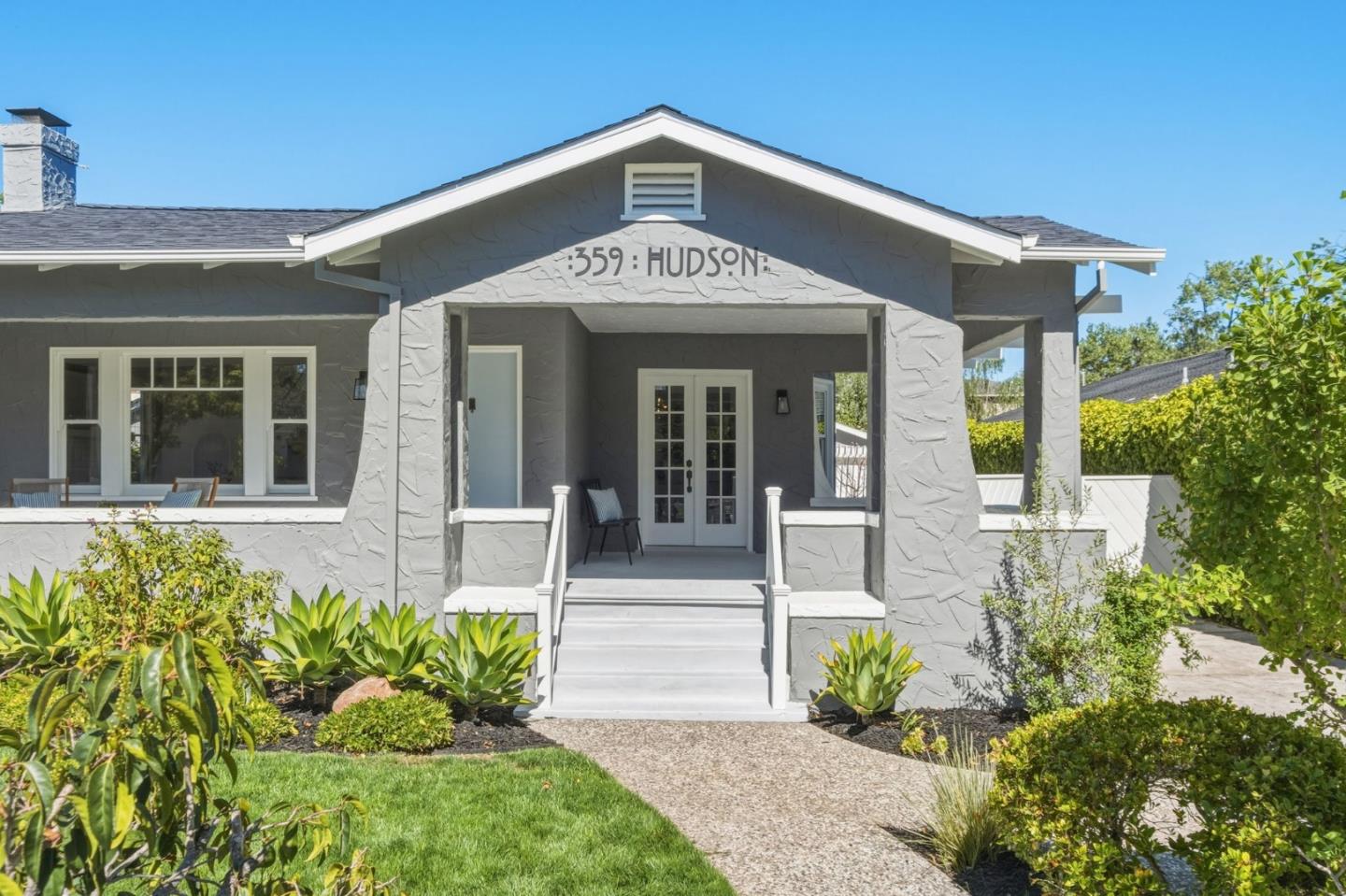 Detail Gallery Image 3 of 40 For 359 Hudson St, Redwood City,  CA 94062 - 4 Beds | 3 Baths