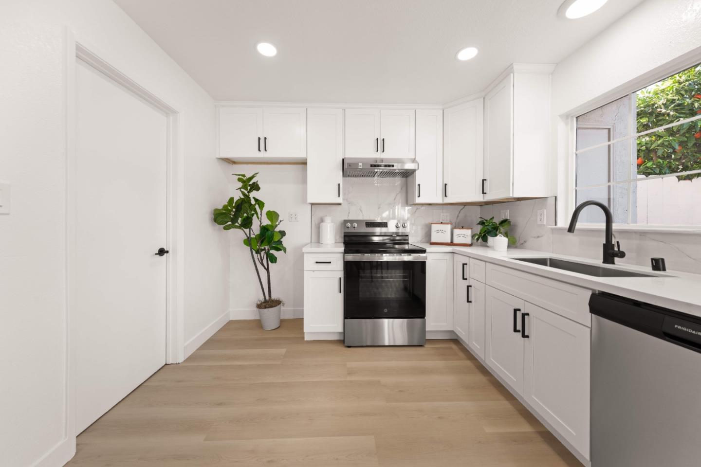 Photo #11: ML82040105 Listing: Photo #11