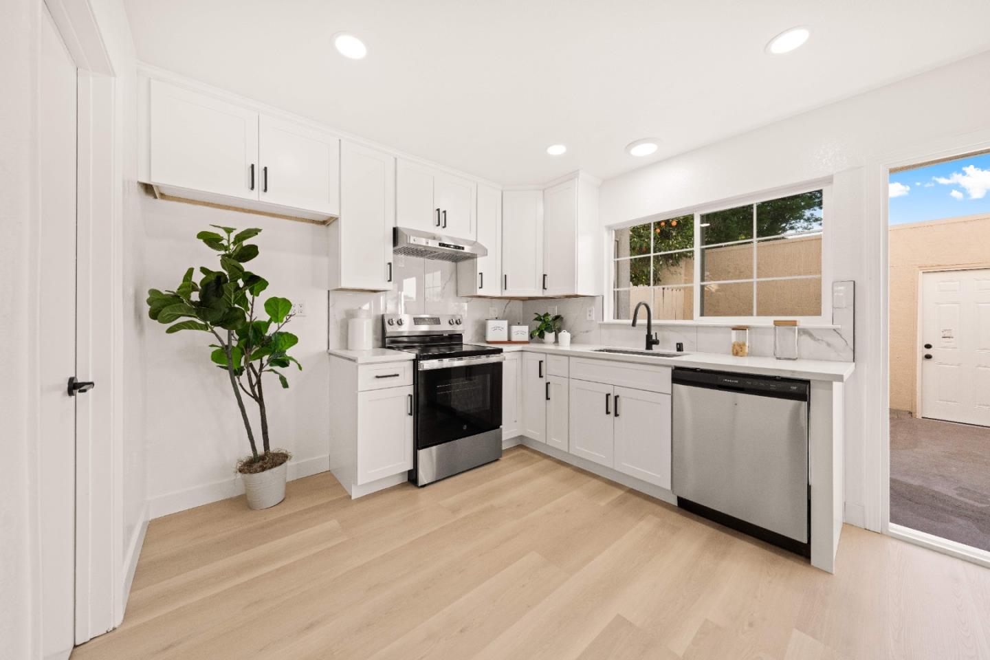 Photo #13: ML82040105 Listing: Photo #13