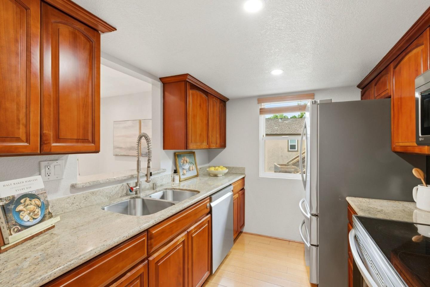 Detail Gallery Image 4 of 25 For 5386 Makati Cir, San Jose,  CA 95123 - 2 Beds | 2 Baths