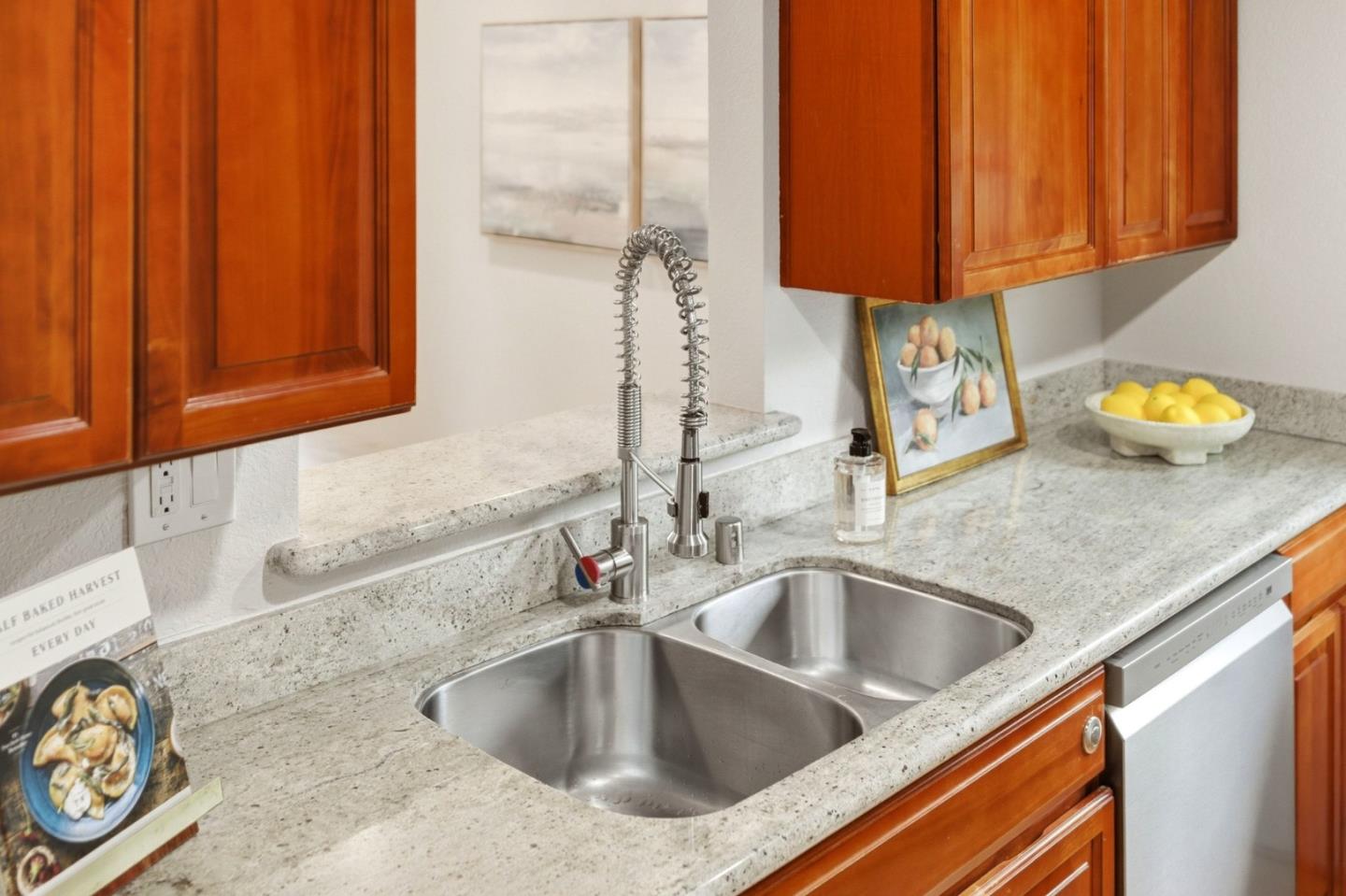 Detail Gallery Image 6 of 25 For 5386 Makati Cir, San Jose,  CA 95123 - 2 Beds | 2 Baths