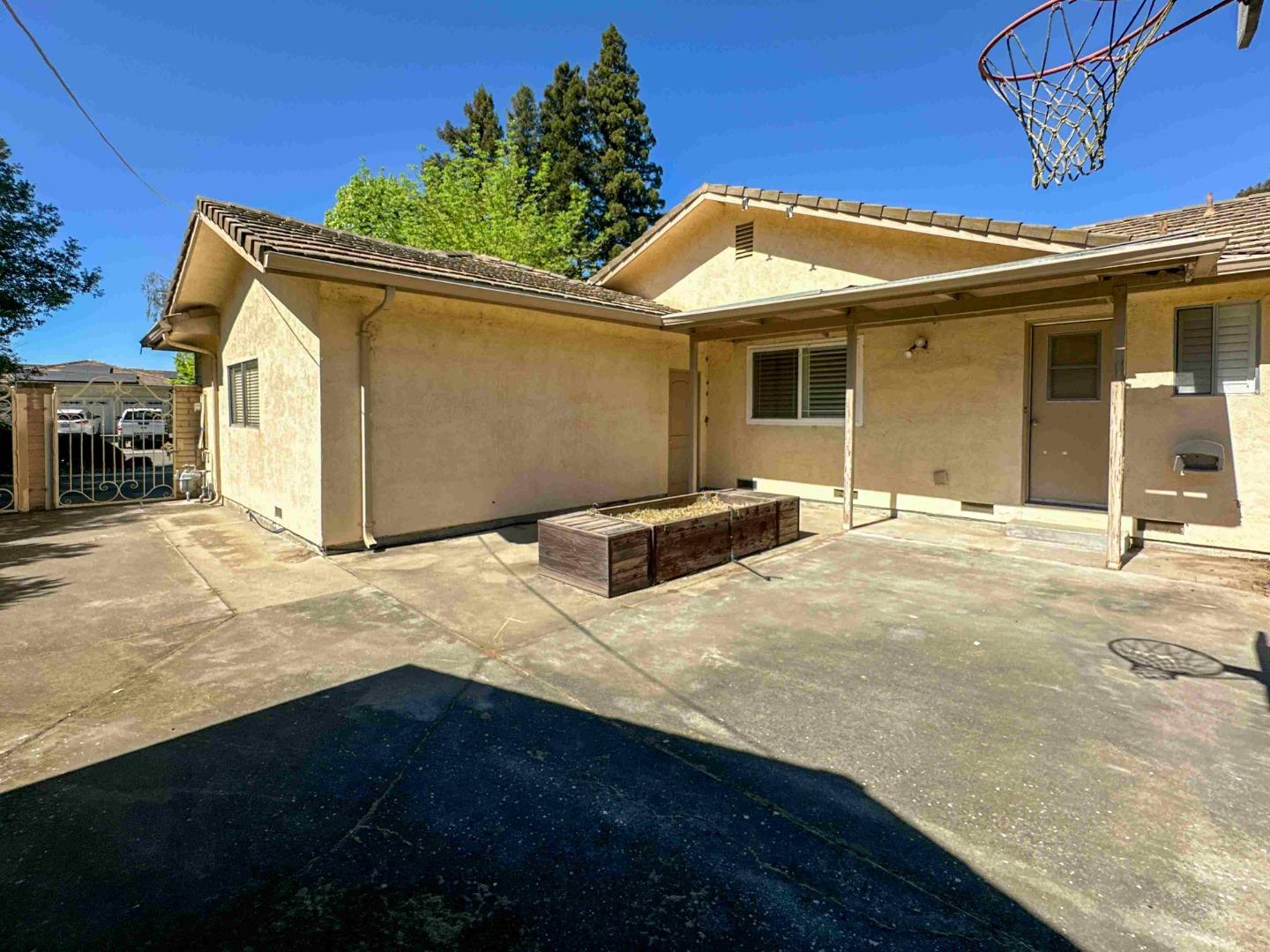 Detail Gallery Image 10 of 44 For 19400 Desiree Ln, Woodbridge,  CA 95258 - 3 Beds | 2/1 Baths