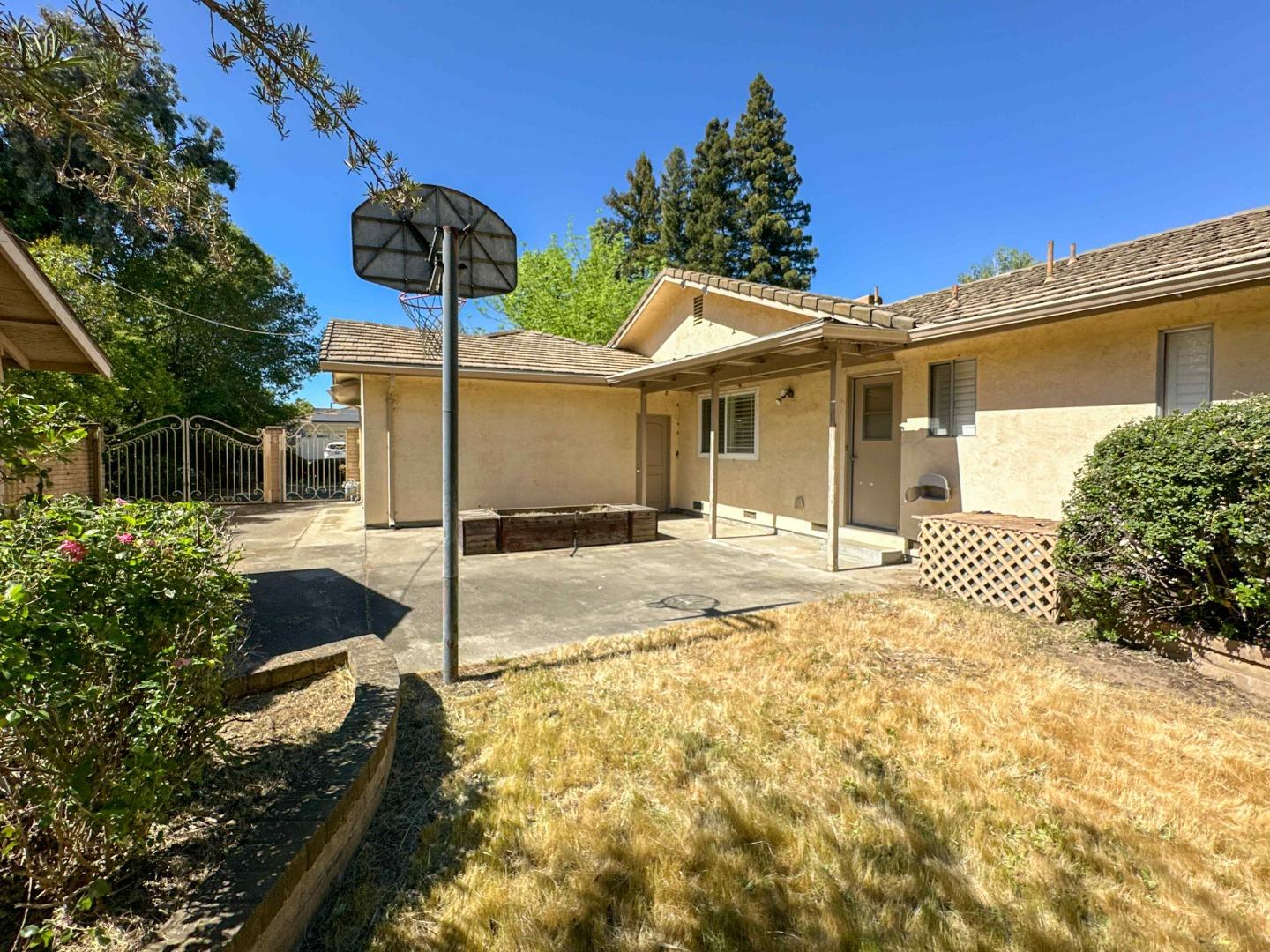 Detail Gallery Image 12 of 44 For 19400 Desiree Ln, Woodbridge,  CA 95258 - 3 Beds | 2/1 Baths