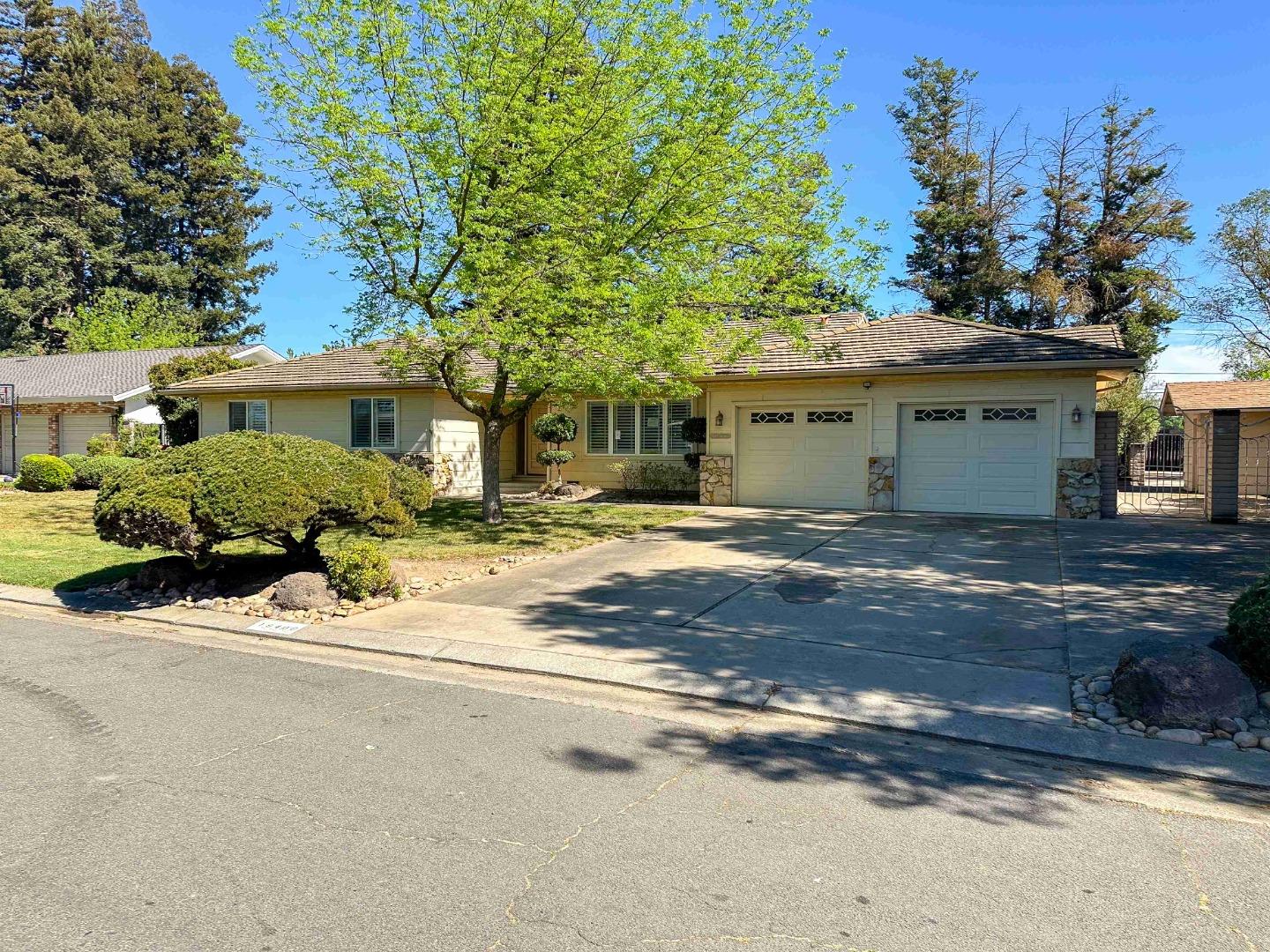 Detail Gallery Image 3 of 44 For 19400 Desiree Ln, Woodbridge,  CA 95258 - 3 Beds | 2/1 Baths