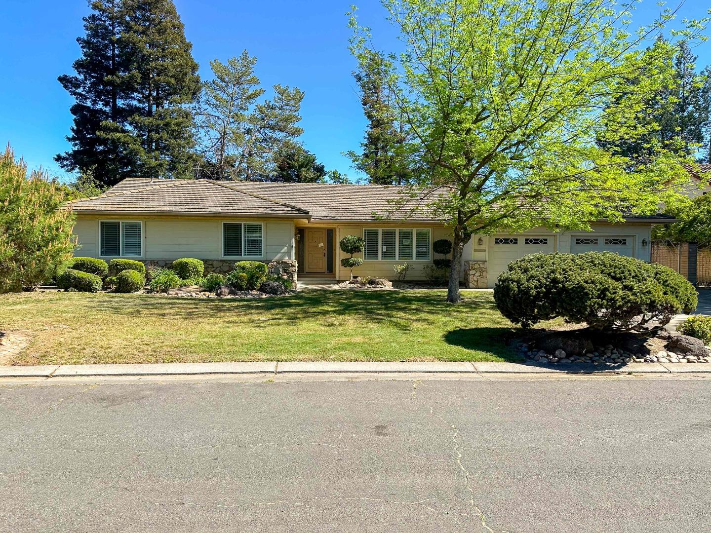 Detail Gallery Image 4 of 44 For 19400 Desiree Ln, Woodbridge,  CA 95258 - 3 Beds | 2/1 Baths