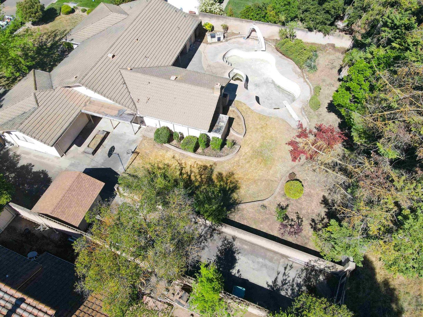 Detail Gallery Image 9 of 44 For 19400 Desiree Ln, Woodbridge,  CA 95258 - 3 Beds | 2/1 Baths