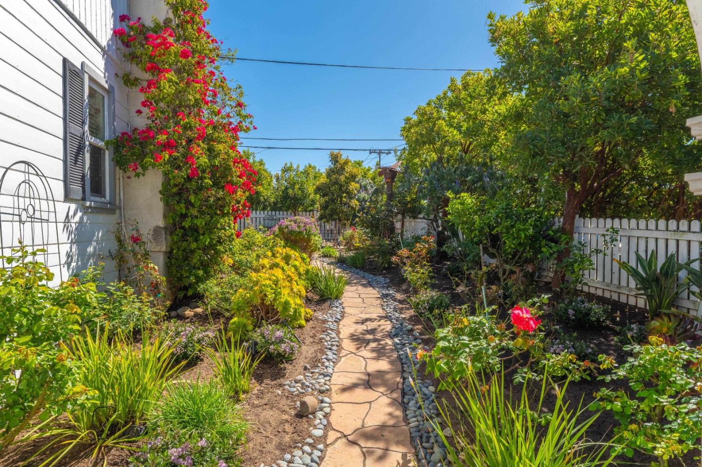 Detail Gallery Image 14 of 48 For 1 Serrano Way, Del Rey Oaks,  CA 93940 - 2 Beds | 1 Baths