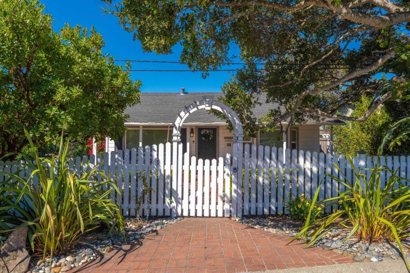 Detail Gallery Image 15 of 48 For 1 Serrano Way, Del Rey Oaks,  CA 93940 - 2 Beds | 1 Baths