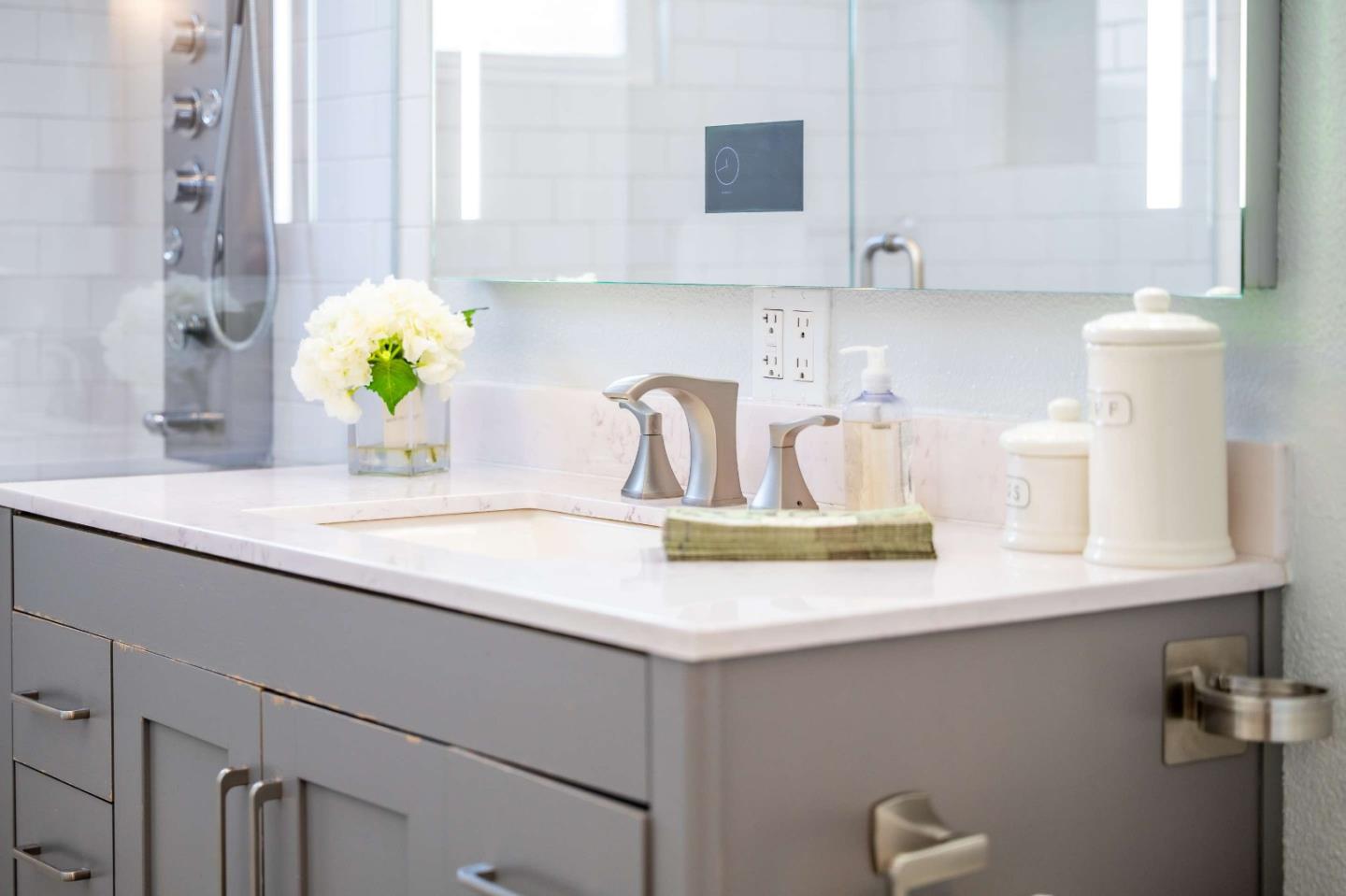 Detail Gallery Image 8 of 48 For 1 Serrano Way, Del Rey Oaks,  CA 93940 - 2 Beds | 1 Baths