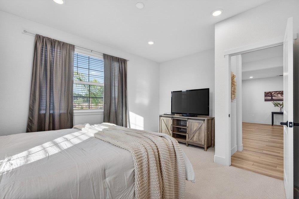 Detail Gallery Image 13 of 61 For 288 Luna Way, Hollister,  CA 95023 - 4 Beds | 3/1 Baths