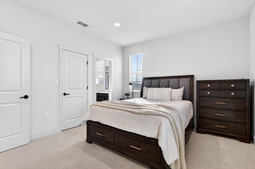 Detail Gallery Image 14 of 61 For 288 Luna Way, Hollister,  CA 95023 - 4 Beds | 3/1 Baths