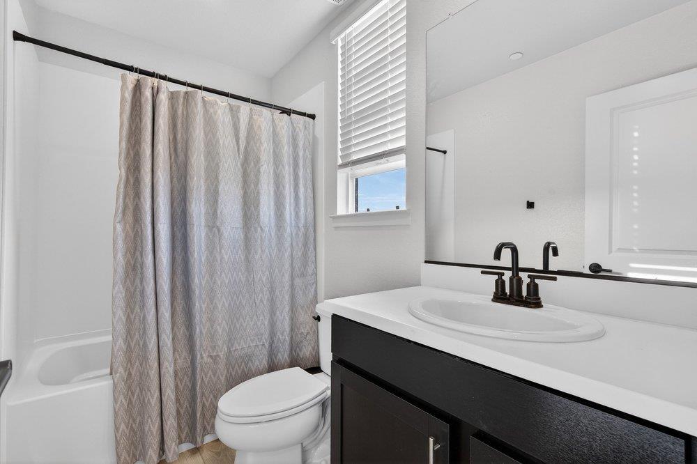 Detail Gallery Image 15 of 61 For 288 Luna Way, Hollister,  CA 95023 - 4 Beds | 3/1 Baths