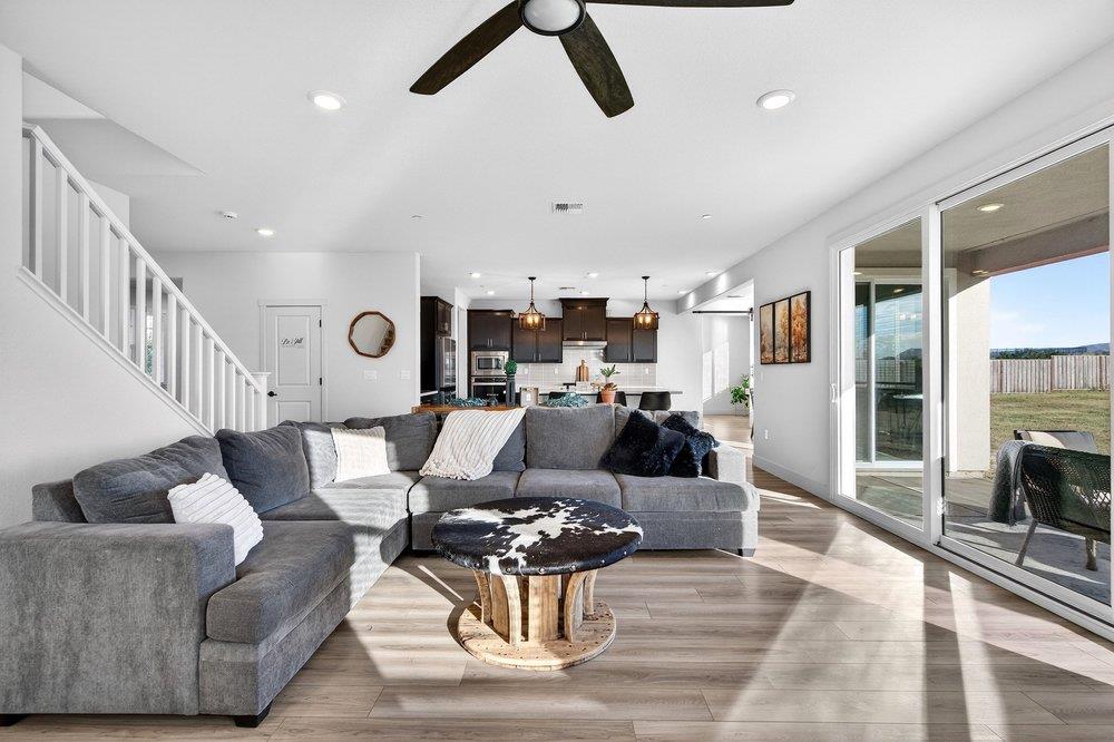 Detail Gallery Image 17 of 61 For 288 Luna Way, Hollister,  CA 95023 - 4 Beds | 3/1 Baths