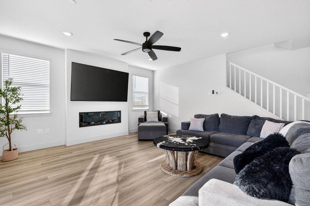 Detail Gallery Image 18 of 61 For 288 Luna Way, Hollister,  CA 95023 - 4 Beds | 3/1 Baths