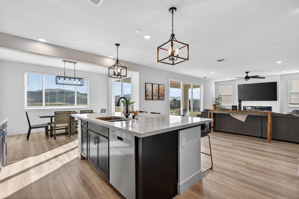 Detail Gallery Image 23 of 61 For 288 Luna Way, Hollister,  CA 95023 - 4 Beds | 3/1 Baths