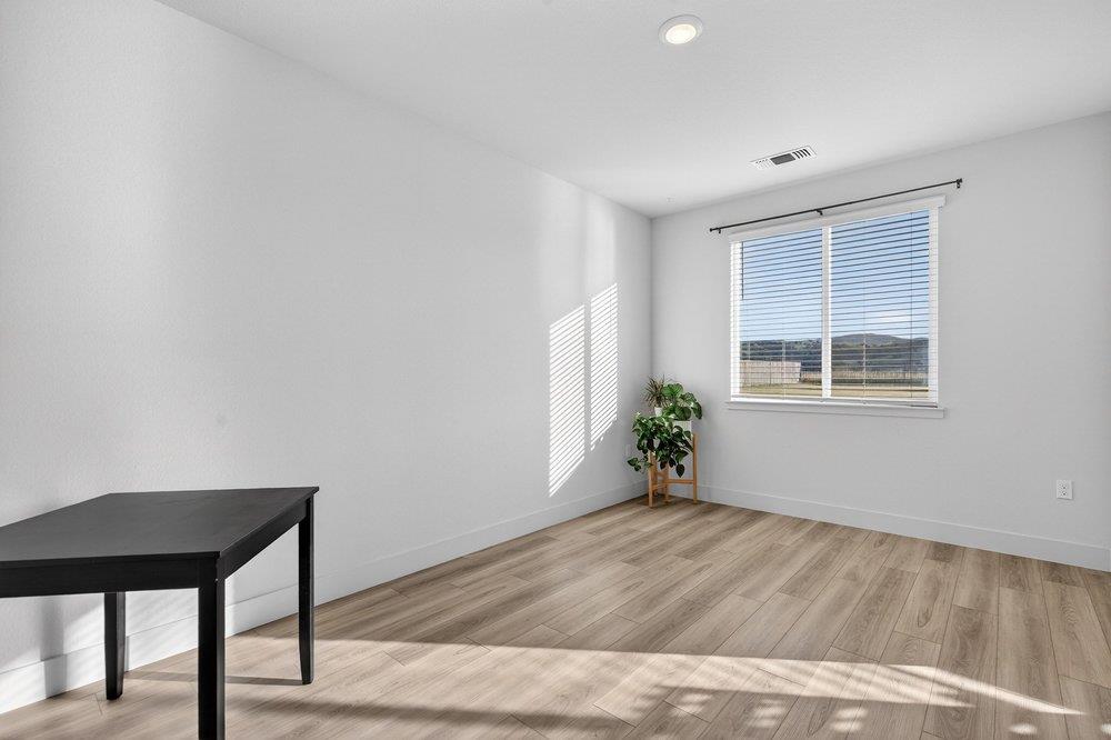 Detail Gallery Image 30 of 61 For 288 Luna Way, Hollister,  CA 95023 - 4 Beds | 3/1 Baths