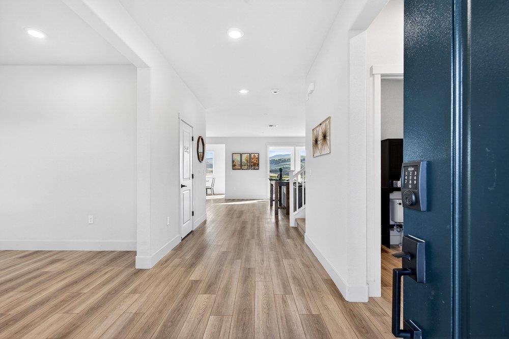 Detail Gallery Image 7 of 61 For 288 Luna Way, Hollister,  CA 95023 - 4 Beds | 3/1 Baths