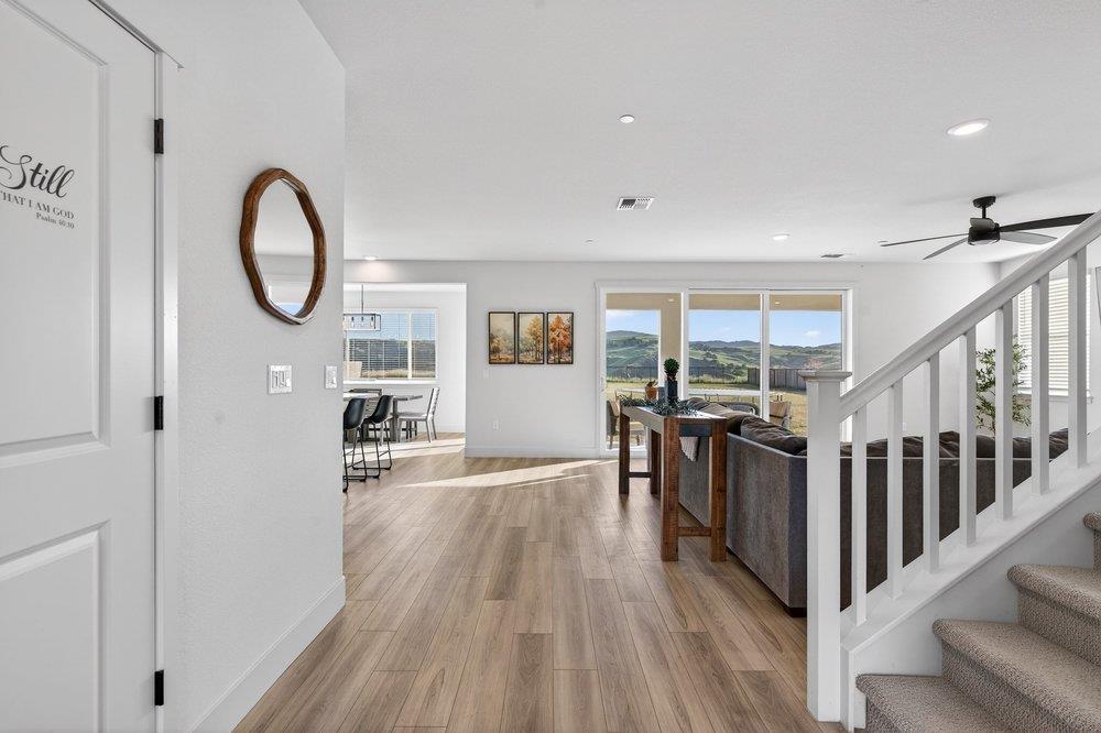 Detail Gallery Image 8 of 61 For 288 Luna Way, Hollister,  CA 95023 - 4 Beds | 3/1 Baths