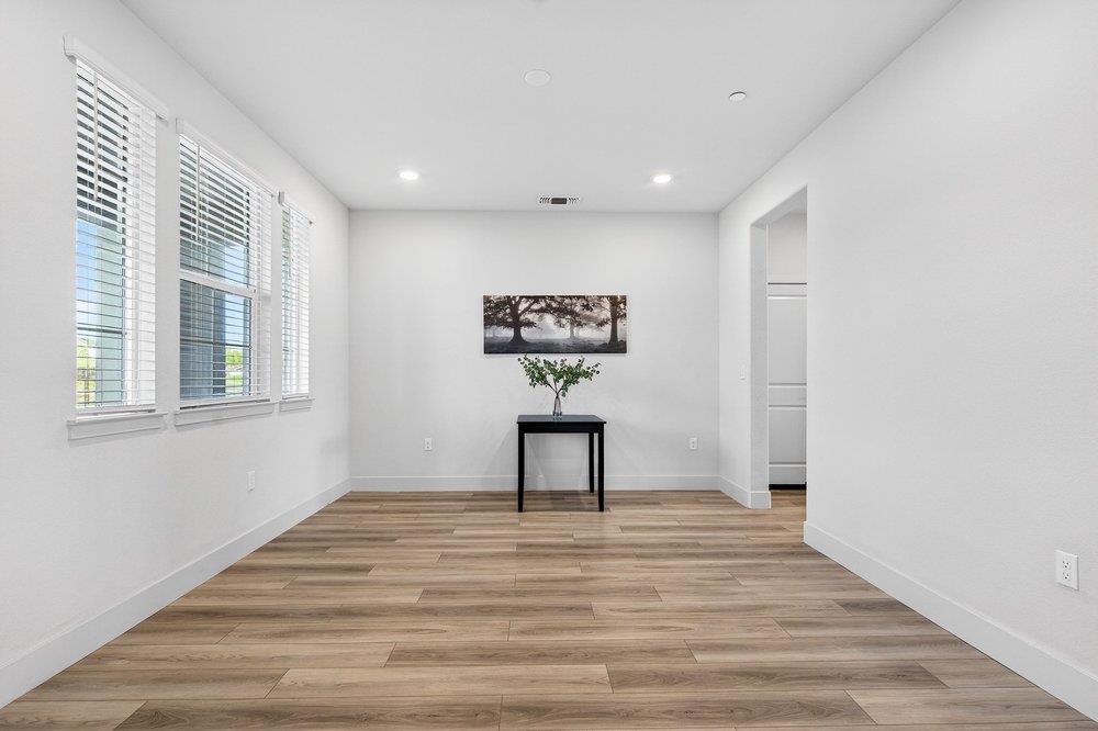 Detail Gallery Image 9 of 61 For 288 Luna Way, Hollister,  CA 95023 - 4 Beds | 3/1 Baths