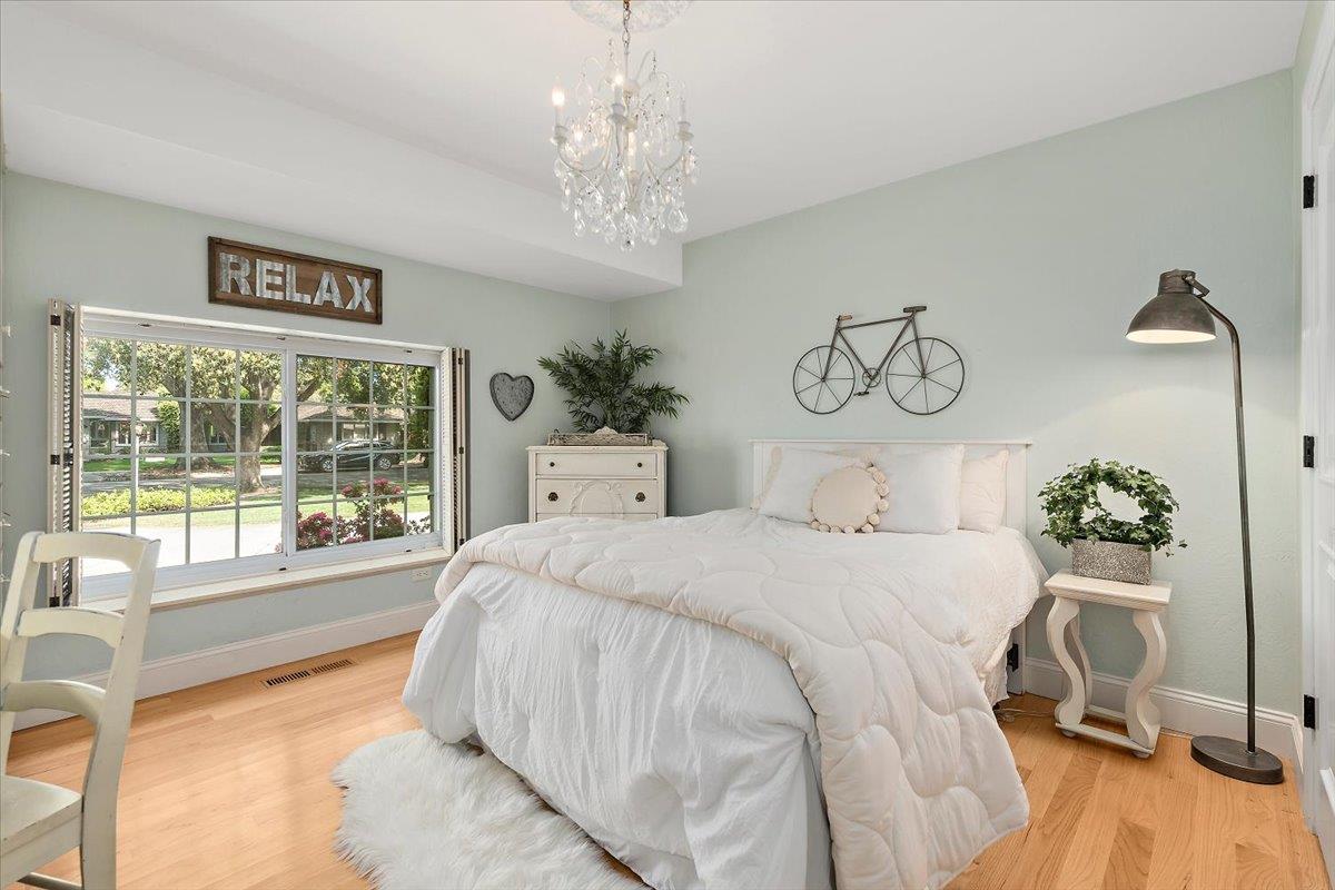 Detail Gallery Image 15 of 27 For 1722 Sweetbriar Dr, San Jose,  CA 95125 - 4 Beds | 2/1 Baths