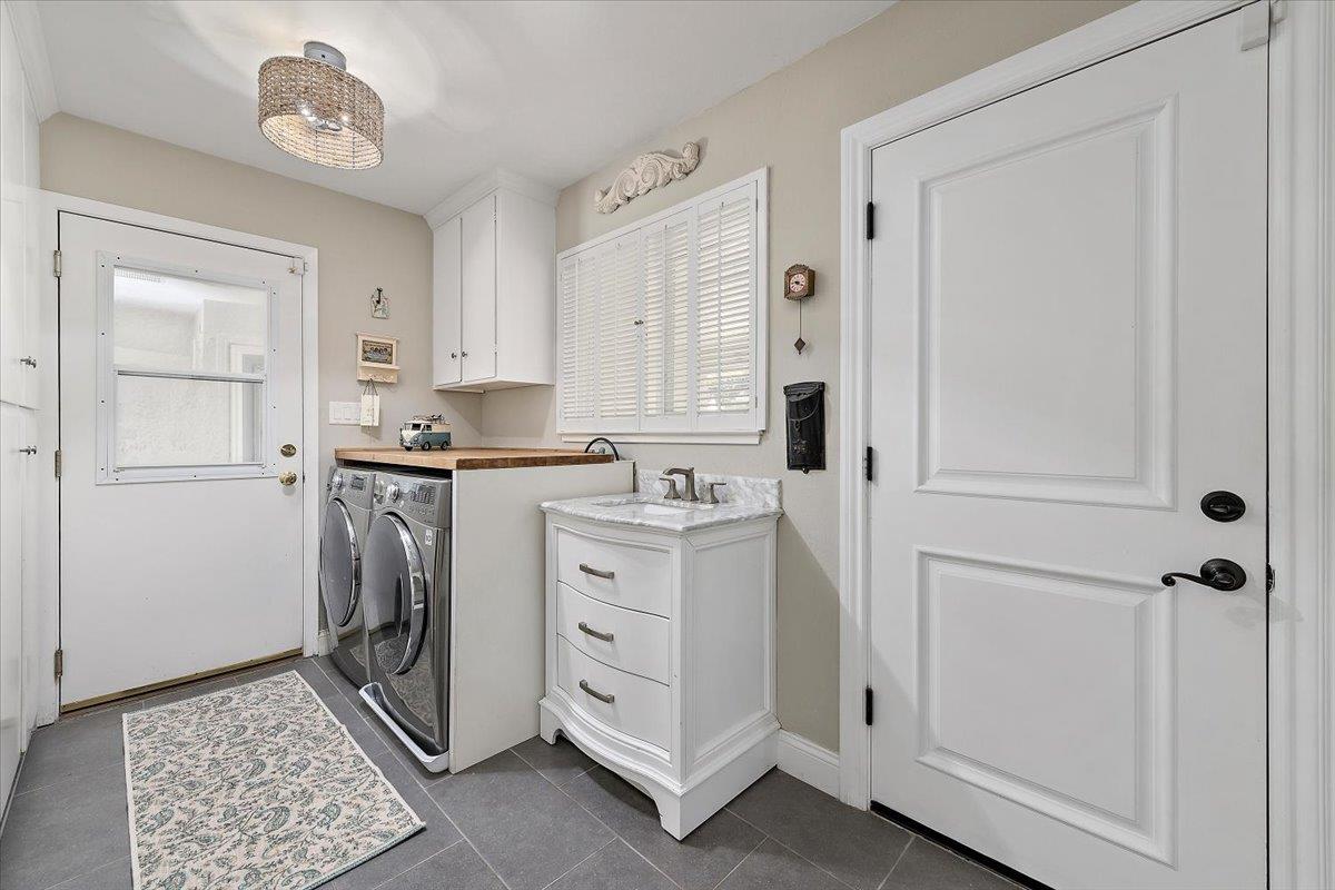 Detail Gallery Image 19 of 27 For 1722 Sweetbriar Dr, San Jose,  CA 95125 - 4 Beds | 2/1 Baths