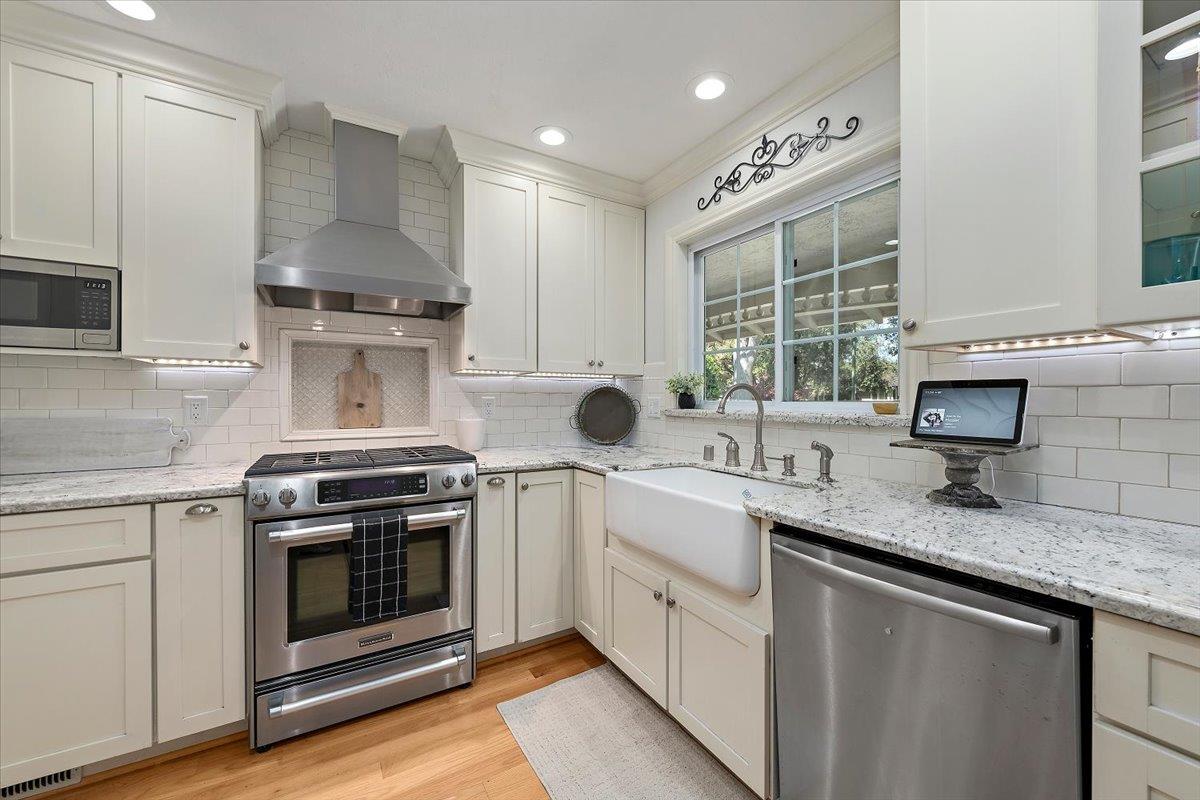 Detail Gallery Image 5 of 27 For 1722 Sweetbriar Dr, San Jose,  CA 95125 - 4 Beds | 2/1 Baths