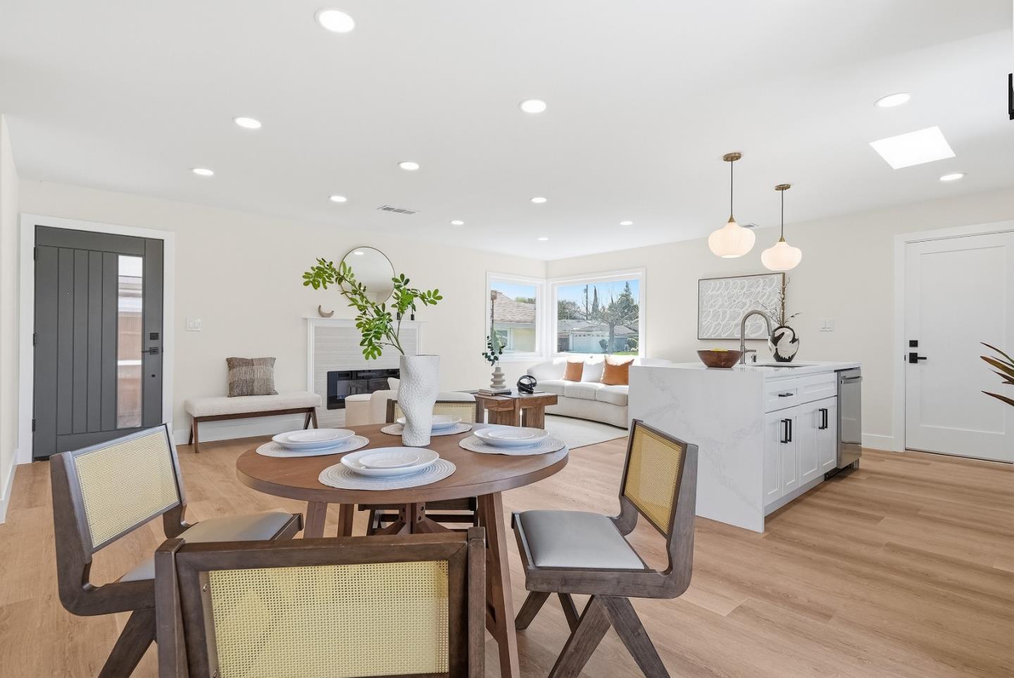 Detail Gallery Image 10 of 44 For 2177 Santa Cruz Ave, Santa Clara,  CA 95051 - 3 Beds | 2 Baths