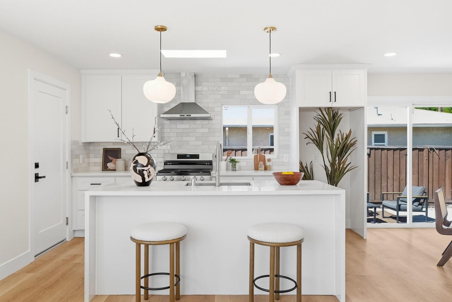 Detail Gallery Image 13 of 44 For 2177 Santa Cruz Ave, Santa Clara,  CA 95051 - 3 Beds | 2 Baths