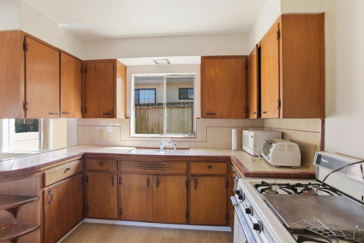 Detail Gallery Image 11 of 37 For 3311 Plateau Dr, Belmont,  CA 94002 - 3 Beds | 1 Baths