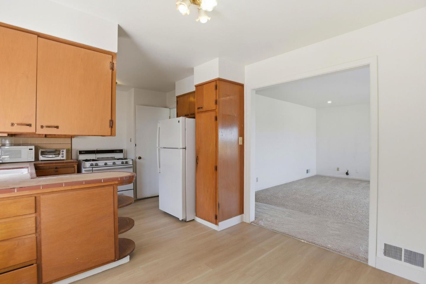 Detail Gallery Image 13 of 37 For 3311 Plateau Dr, Belmont,  CA 94002 - 3 Beds | 1 Baths