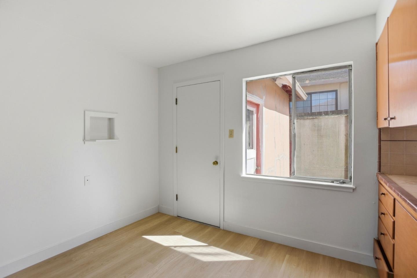 Detail Gallery Image 15 of 37 For 3311 Plateau Dr, Belmont,  CA 94002 - 3 Beds | 1 Baths