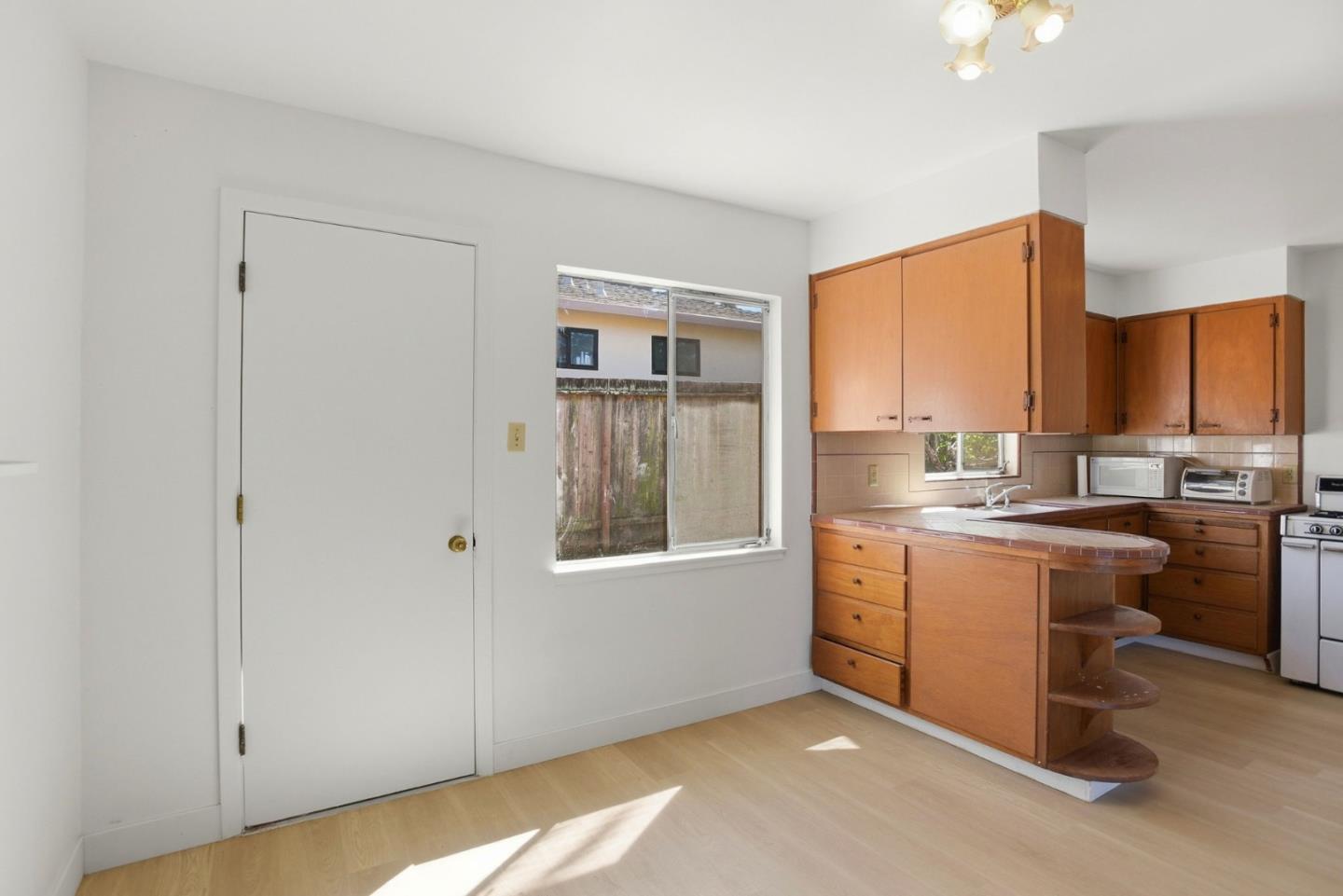 Detail Gallery Image 16 of 37 For 3311 Plateau Dr, Belmont,  CA 94002 - 3 Beds | 1 Baths