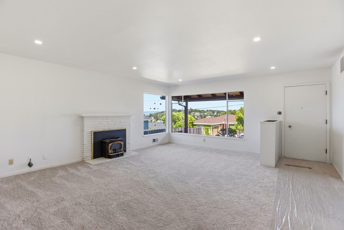 Detail Gallery Image 5 of 37 For 3311 Plateau Dr, Belmont,  CA 94002 - 3 Beds | 1 Baths