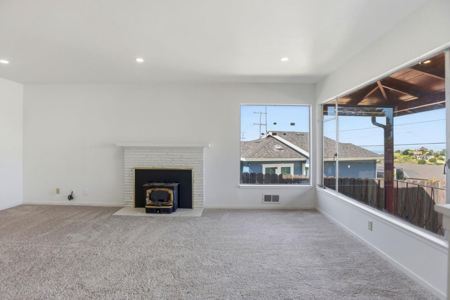 Detail Gallery Image 6 of 37 For 3311 Plateau Dr, Belmont,  CA 94002 - 3 Beds | 1 Baths