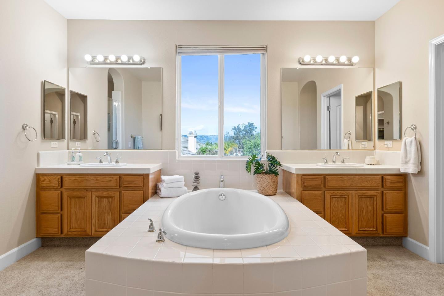 Detail Gallery Image 52 of 75 For 2741 Club Dr, Gilroy,  CA 95020 - 5 Beds | 4 Baths