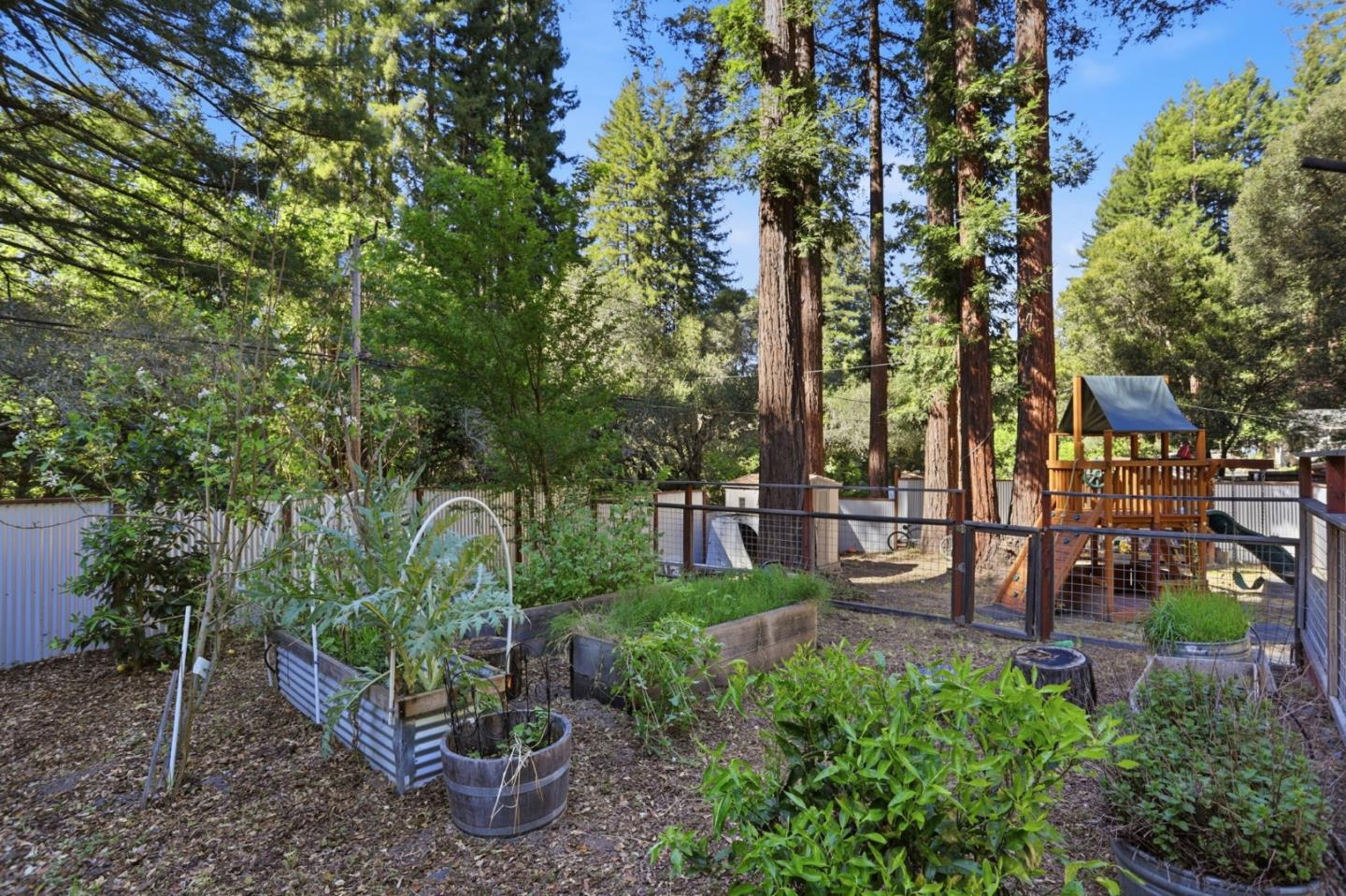 Detail Gallery Image 32 of 43 For 5455 Branciforte Dr, Santa Cruz,  CA 95065 - 4 Beds | 2 Baths